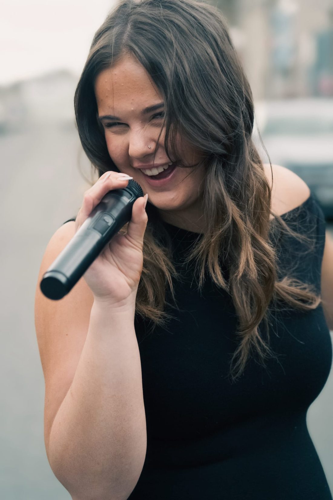 Molly Imogen singing outdoors