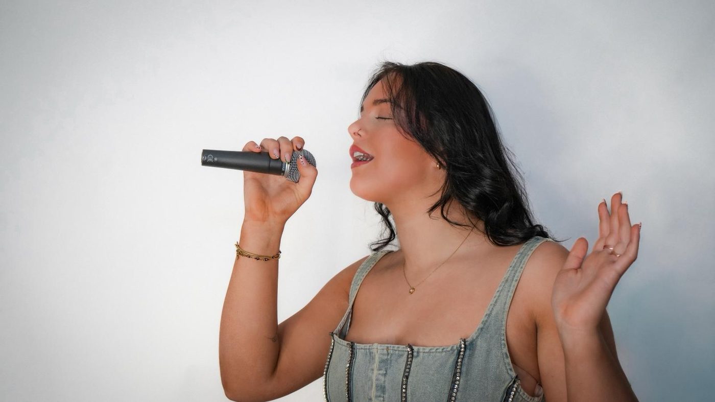 Molly Imogen singing with her eyes closed